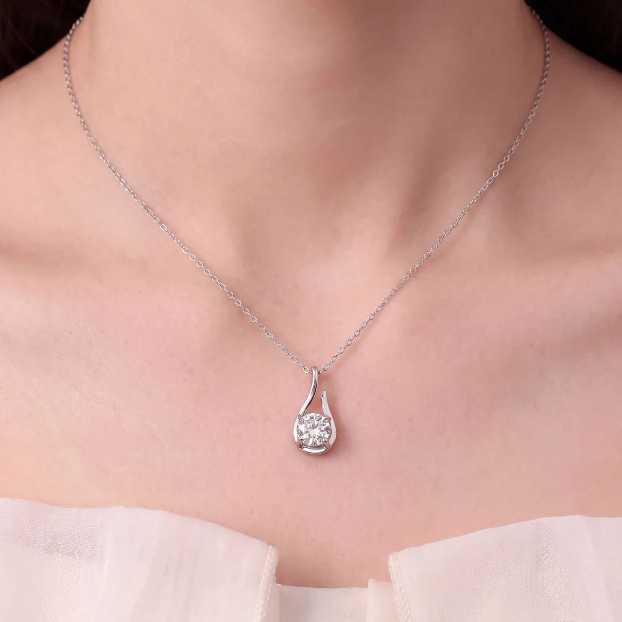 Sculptural 925 Sterling Silver Curved Round CZ Pendant Necklace