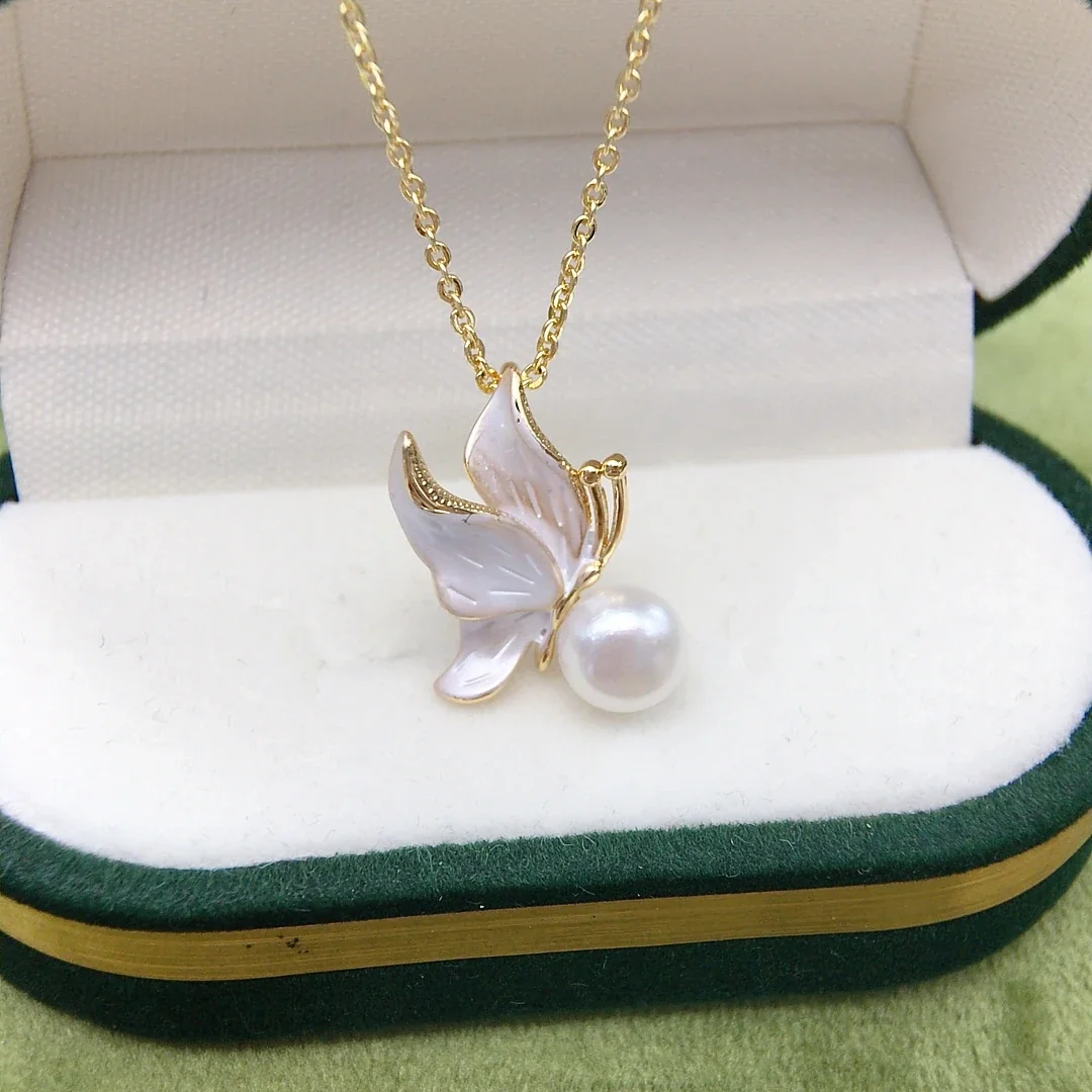 Graceful Gold-Plated Butterfly Wing Pearl Pendant Necklace