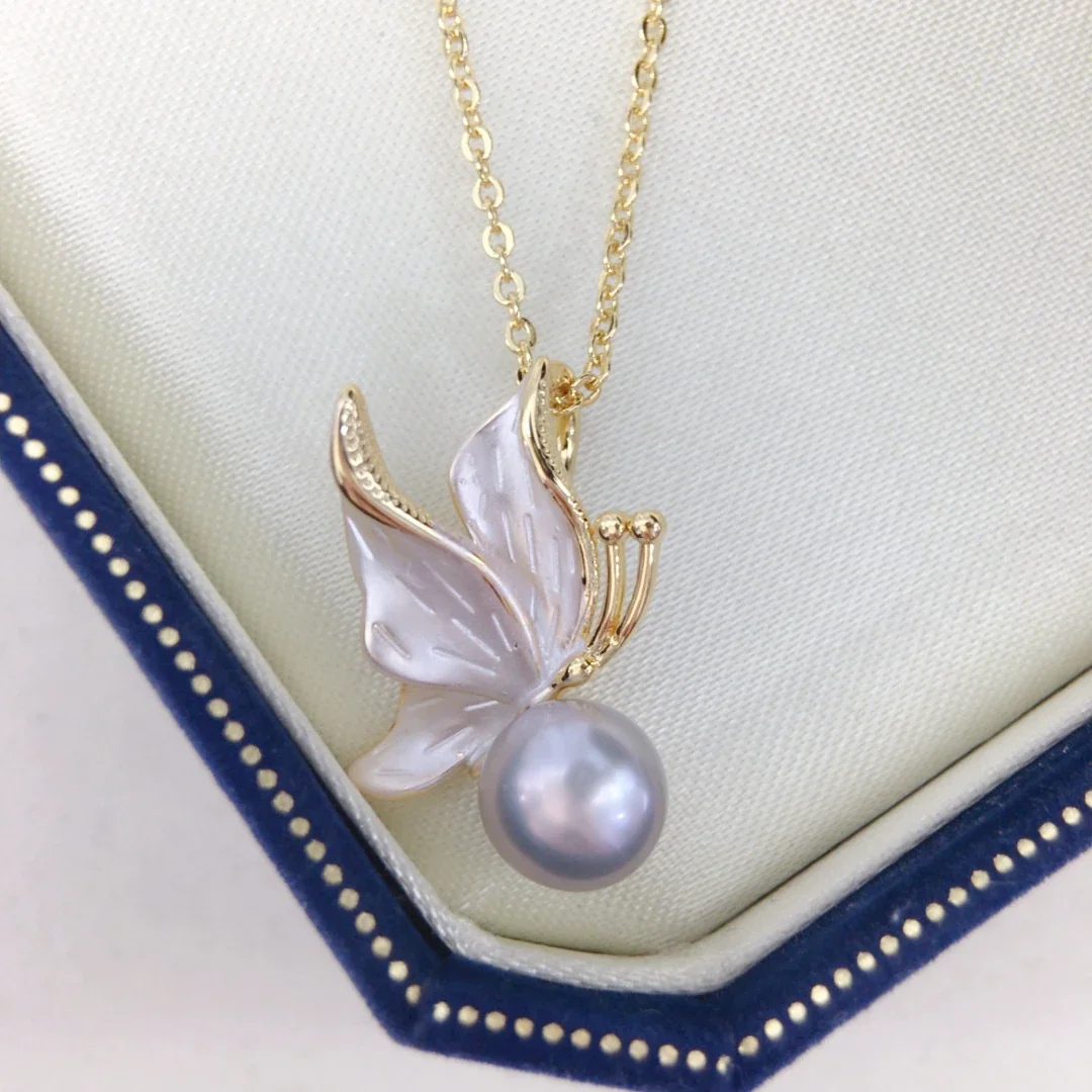 Graceful Gold-Plated Butterfly Wing Pearl Pendant Necklace