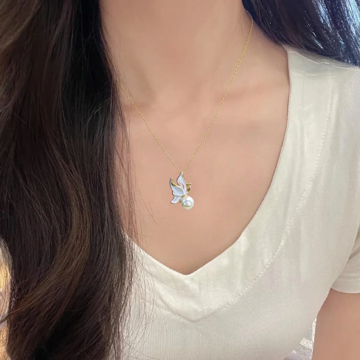 Graceful Gold-Plated Butterfly Wing Pearl Pendant Necklace