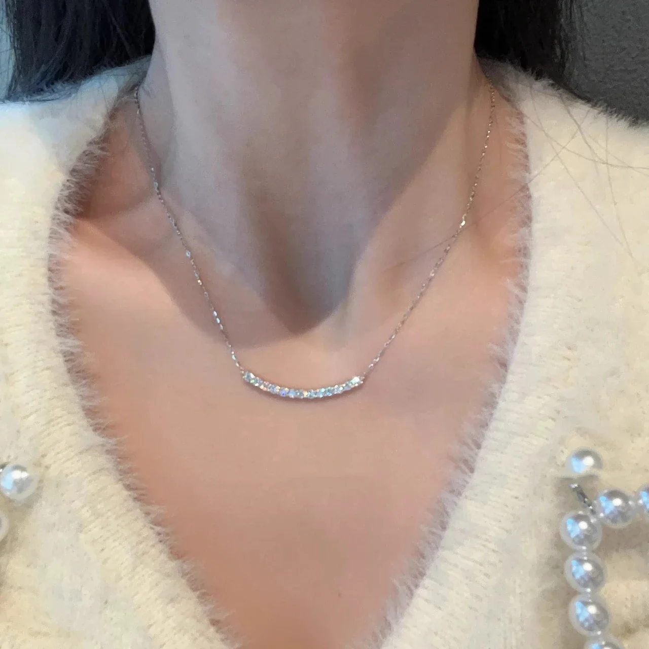 Graceful 925 Sterling Silver Curved Pavé Moissanite Necklace