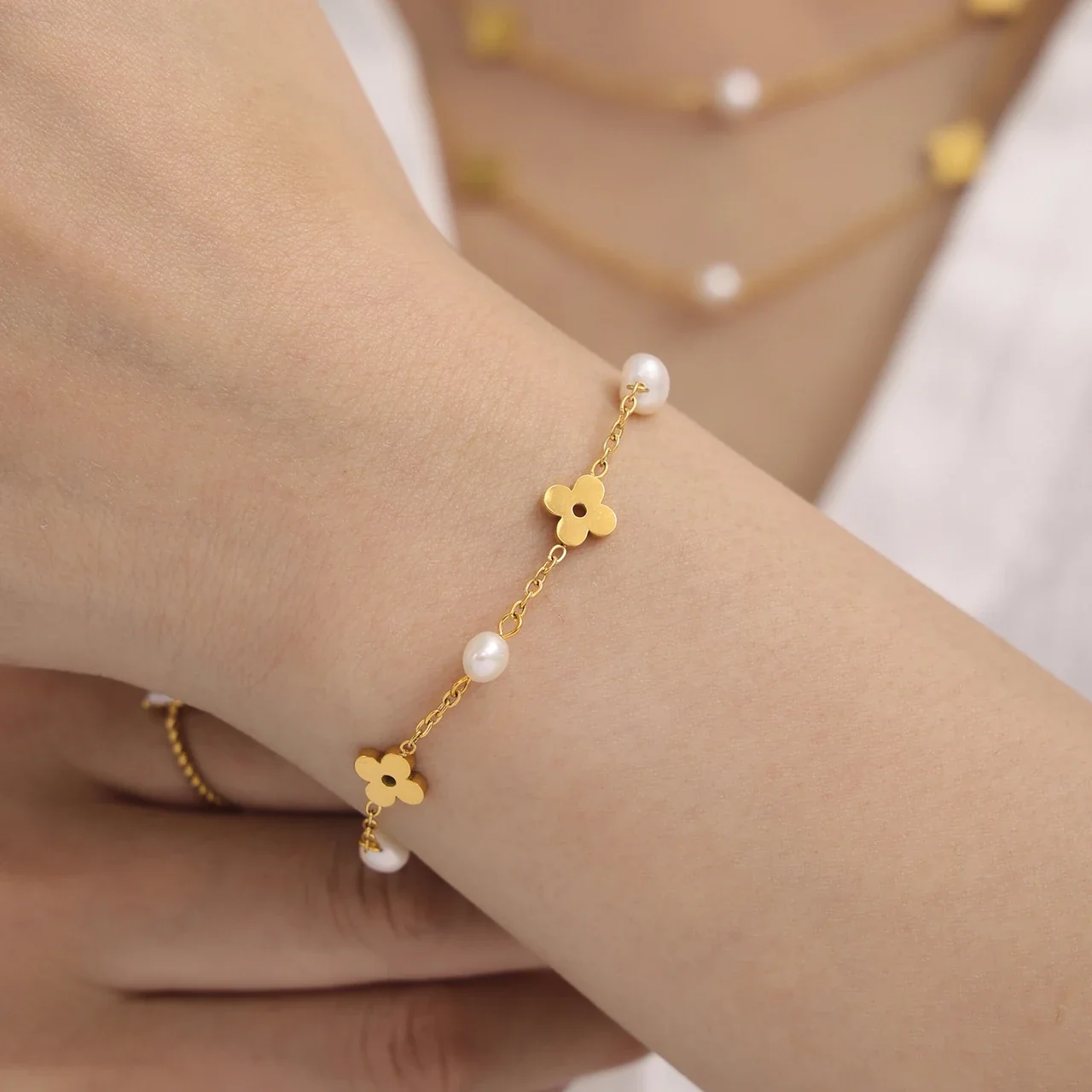 Dainty 18K Gold-Plated Stainless Steel Pearl Flower Chain Set