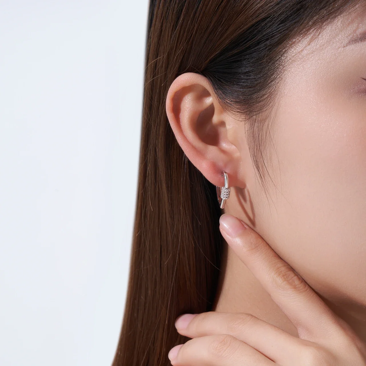 Sleek 925 Sterling Silver Pavé Barrel Heart Hoop Earrings