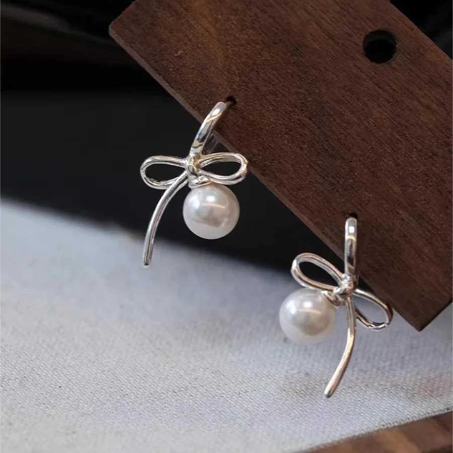Delicate Electroplated Bow Pearl-Effect Hoop Earrings - Silver Small