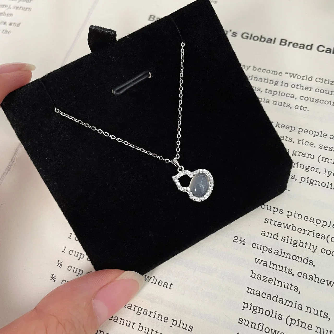 Graceful 925 Sterling Silver Gourd Pavé Oval Pendant Necklace