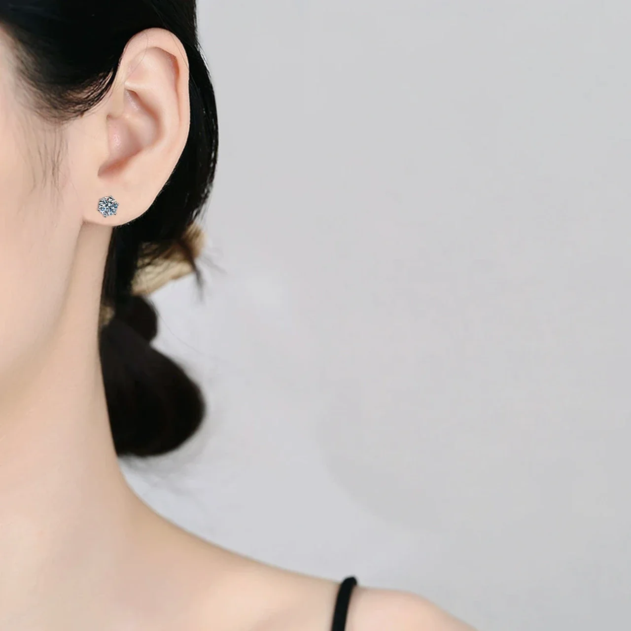 Brilliant Six-Prong Round Moissanite 925 Silver Stud Earrings