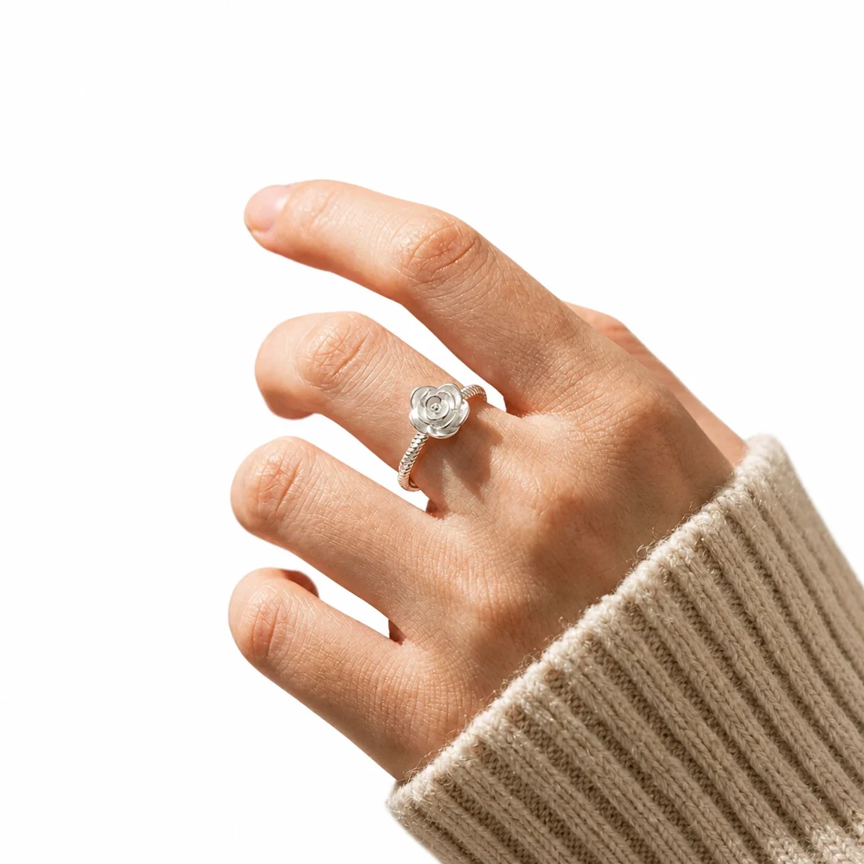 Delicate 925 Sterling Silver Rose Flower Ribbed Band Ring