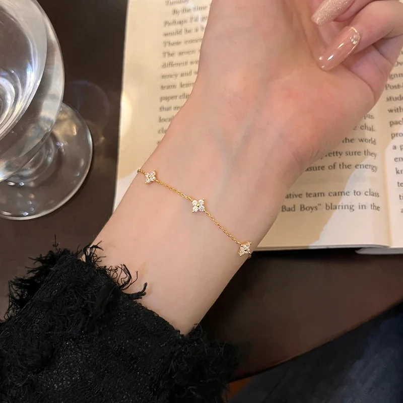 Delicate 925 Sterling Silver Five Crystal Star Chain Bracelet