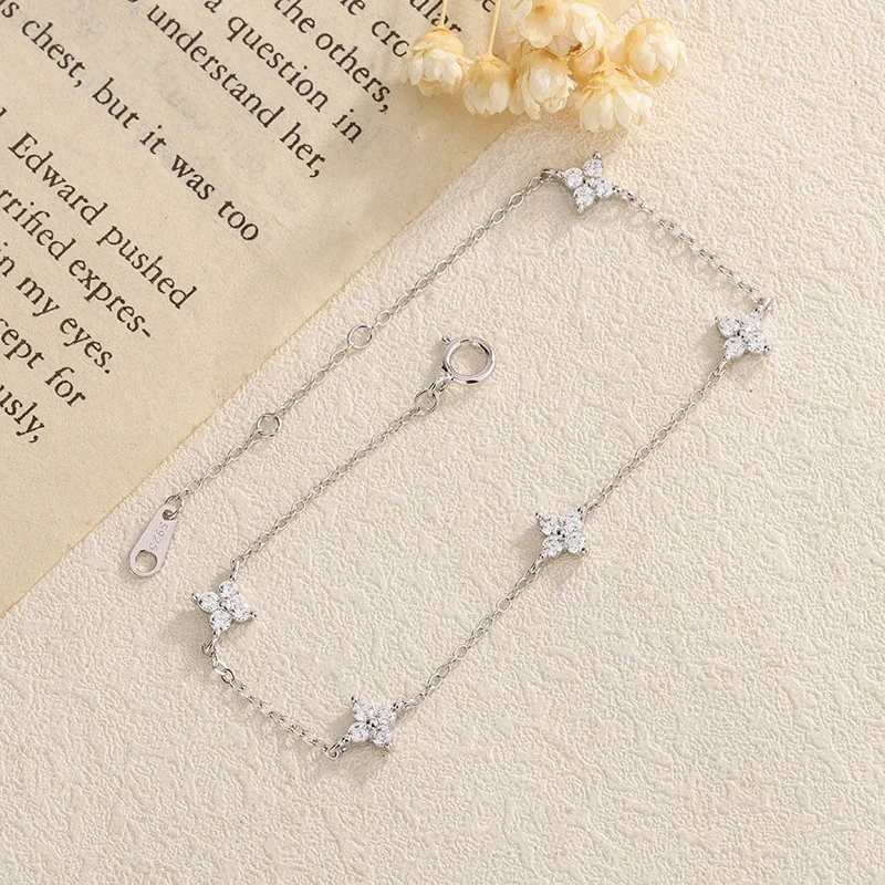 Delicate 925 Sterling Silver Five Crystal Star Chain Bracelet - Silver