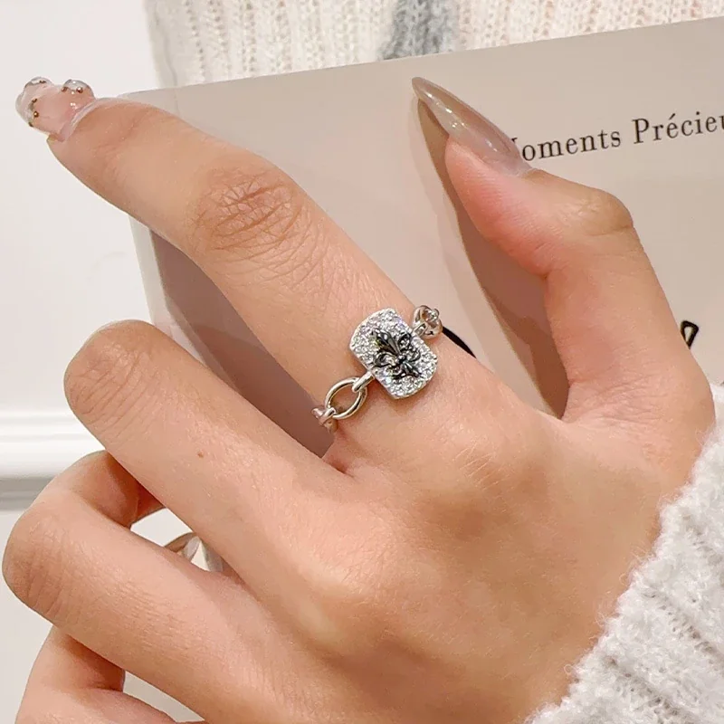 Ornate 925 Sterling Silver Fleur-de-Lis Crystal-Link Ring