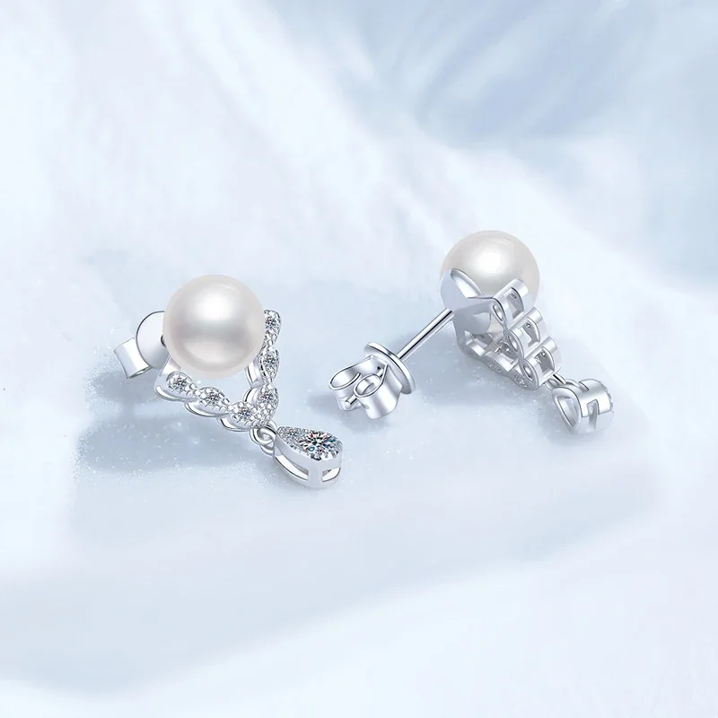 Lustrous V-Curve Pearl Pavé Teardrop Drop Earrings