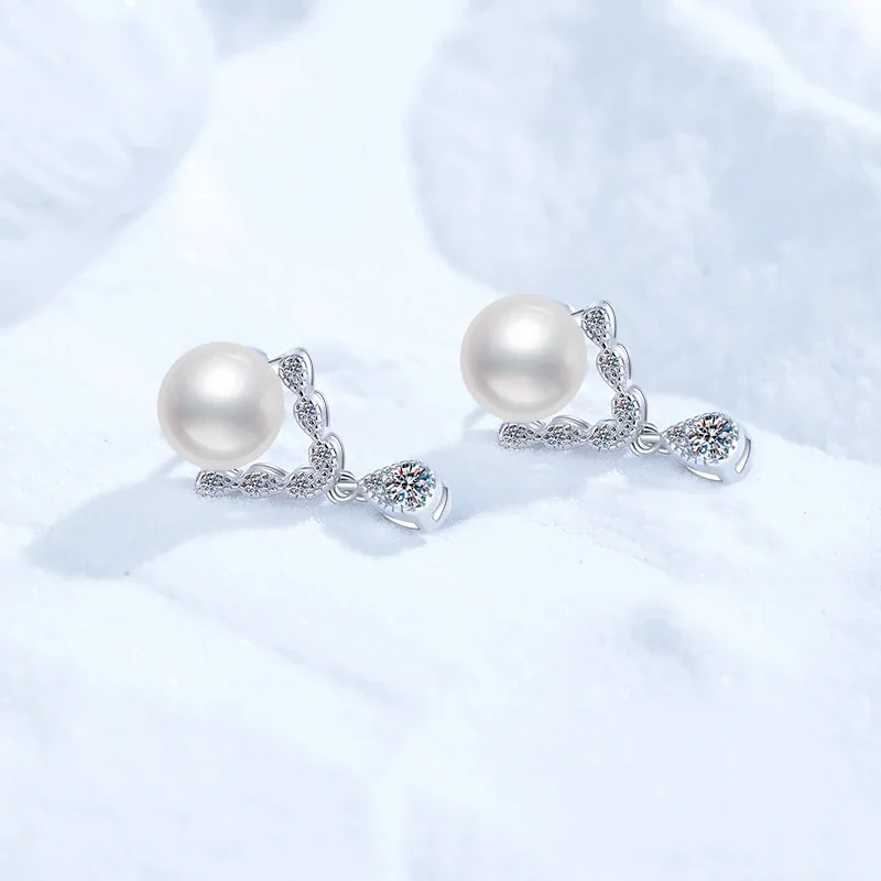 Lustrous V-Curve Pearl Pavé Teardrop Drop Earrings