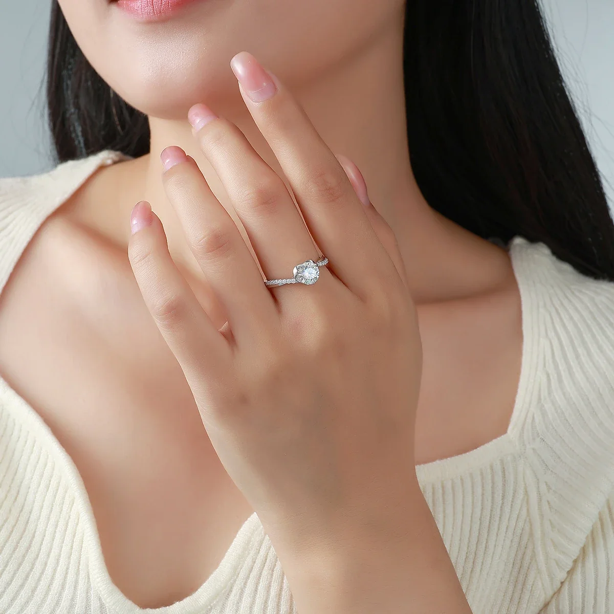 Twisted 925 Sterling Silver Round Pavé Solitaire Ring