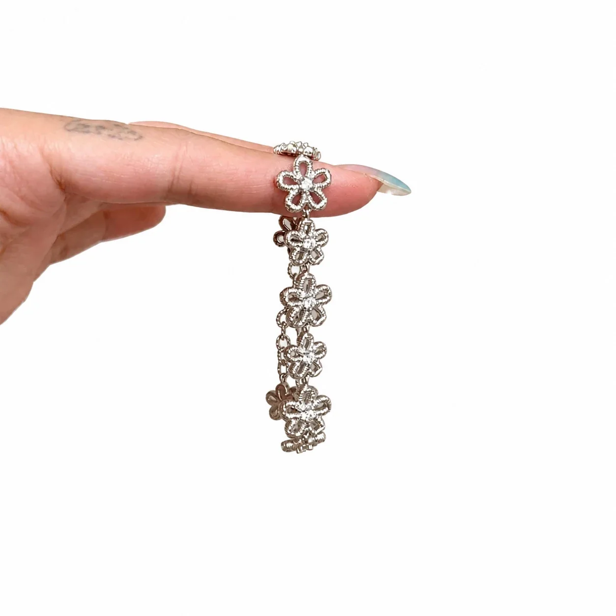 Delicate Silver-Plated Lace Daisy Link Copper Bracelet
