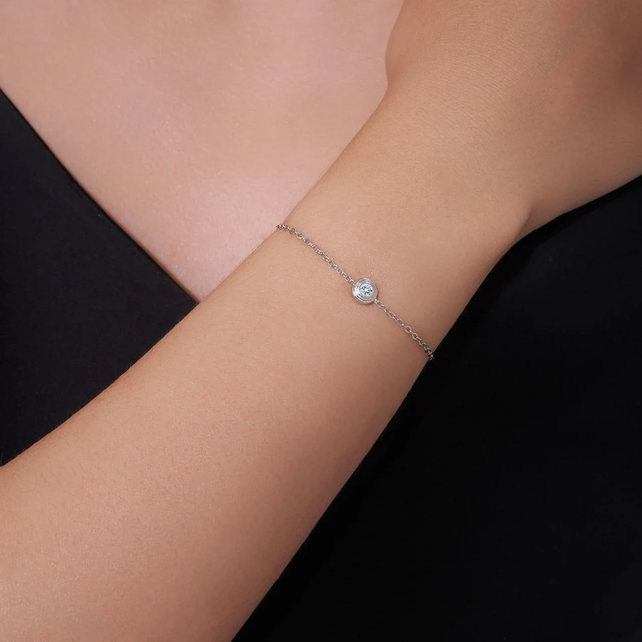 Delicate Bezel-Set Round 925 Sterling Silver Chain Bracelet