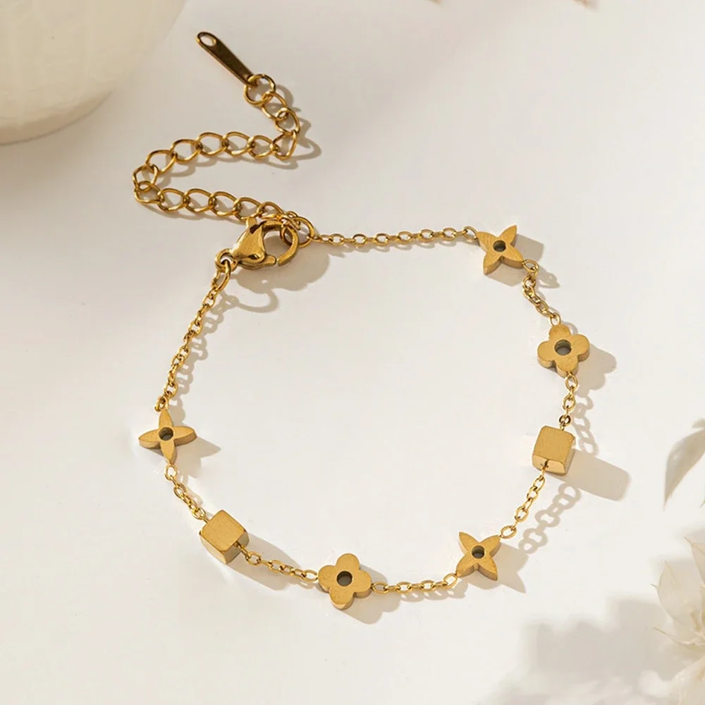 Polished Gold-Tone Curb Chain Heart Charm Anklet - Gold Square Flower