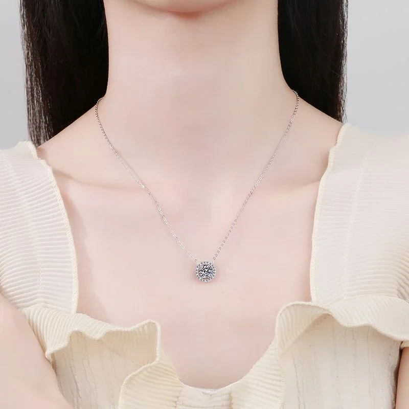 Radiant Halo 925 Sterling Silver Four-Prong Round Pendant Necklace