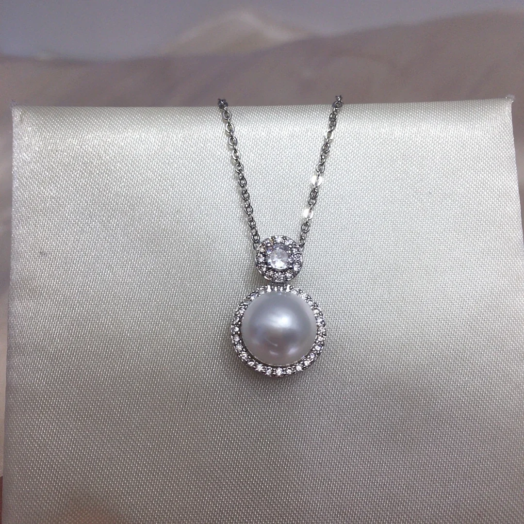 Refined Gold-Plated Pearl Halo Round CZ Pendant Necklace