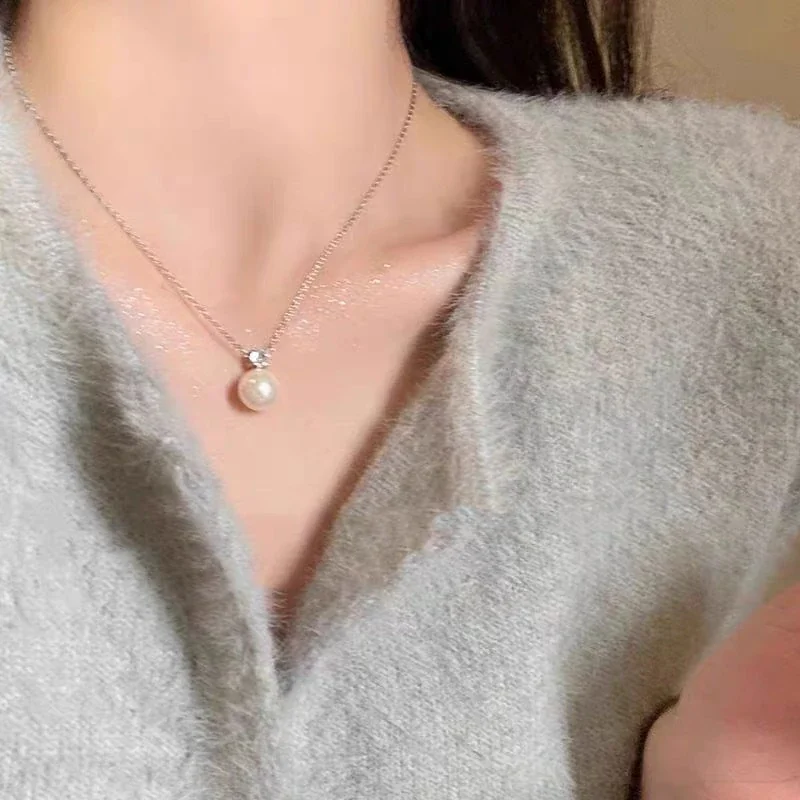 Lustrous 925 Sterling Silver Round Shell Pearl Pendant Necklace