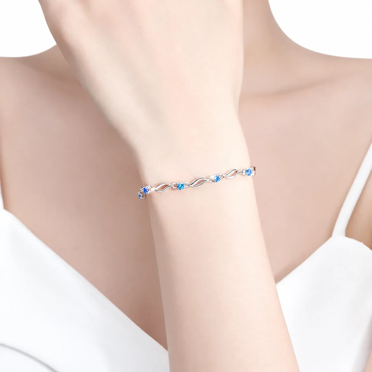 Twisted-Link Round CZ White Gold-Plated 925 Sterling Silver Bracelet