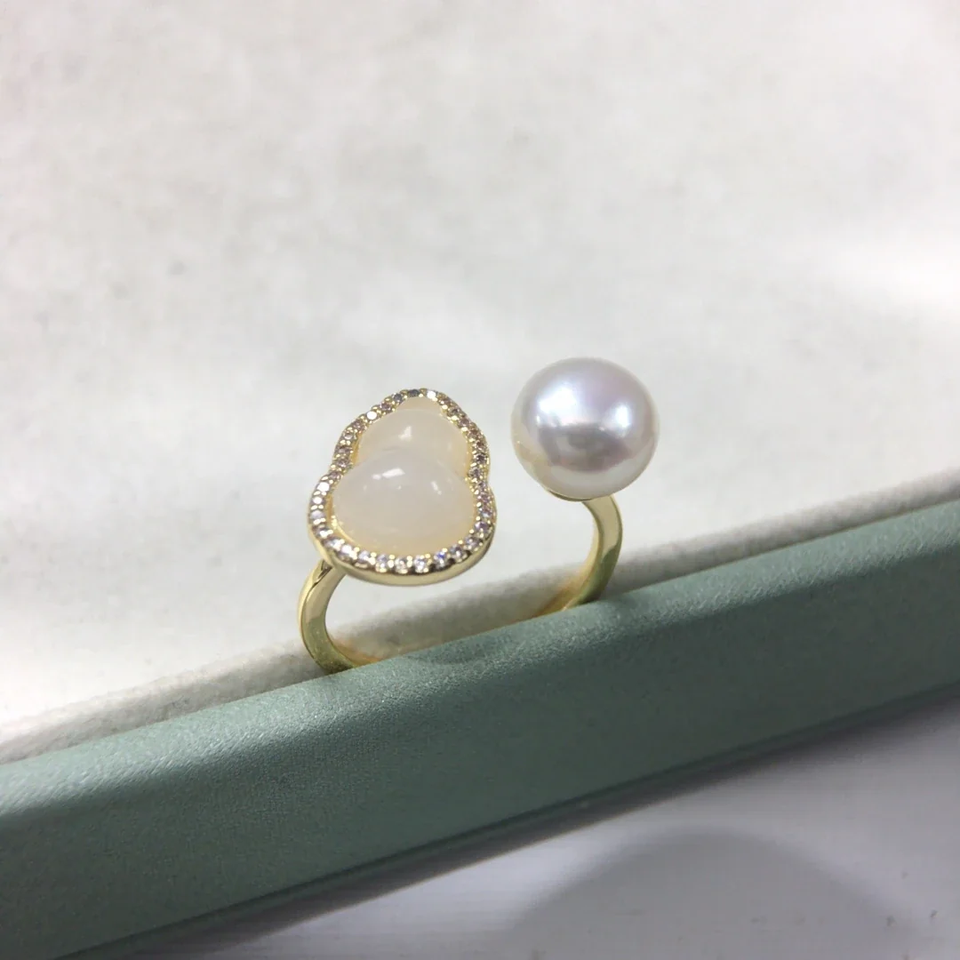 Asymmetric Gold-Plated Gourd Halo Freshwater Pearl Ring - Gold