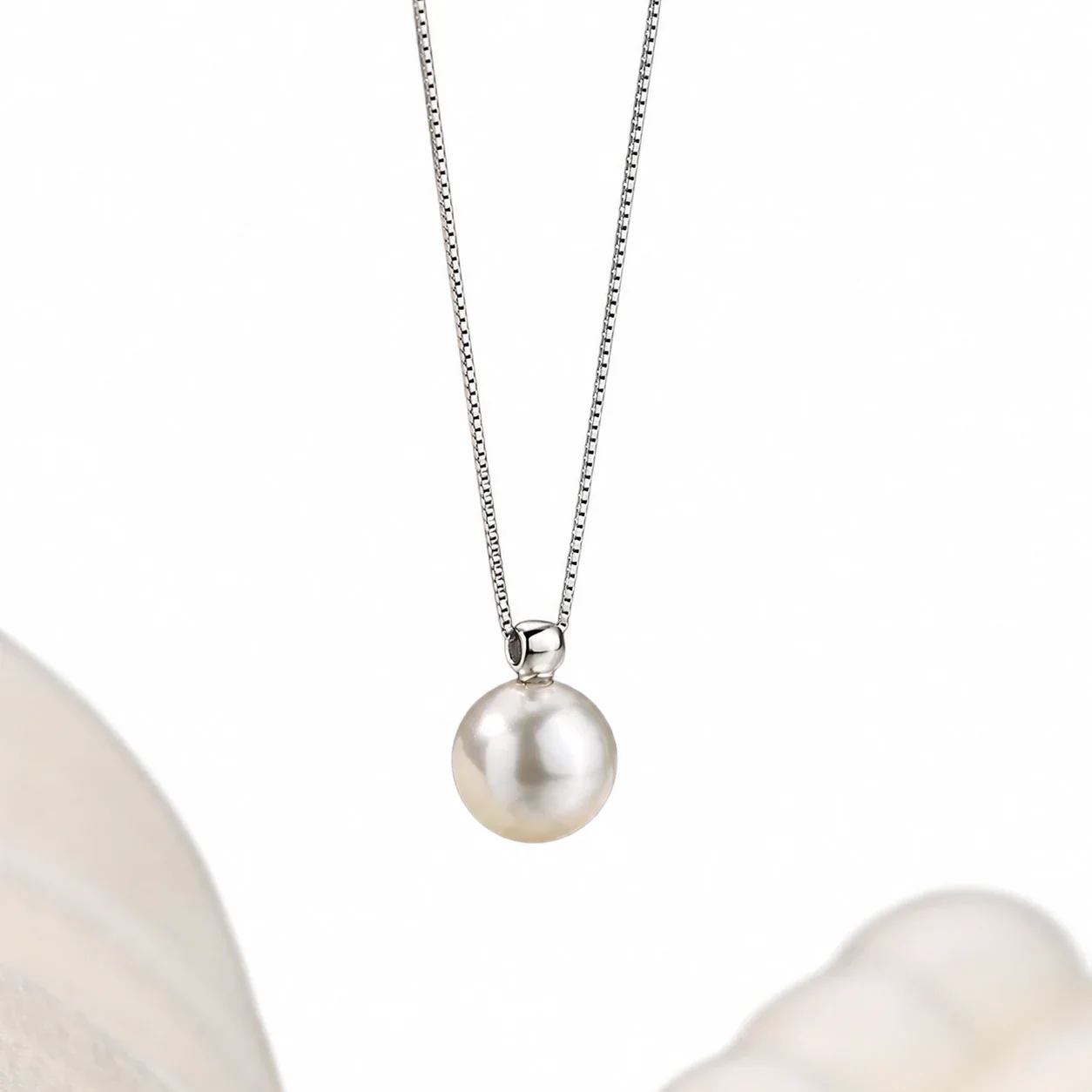 Lustrous 925 Sterling Silver Round Shell Pearl Box Chain Necklace
