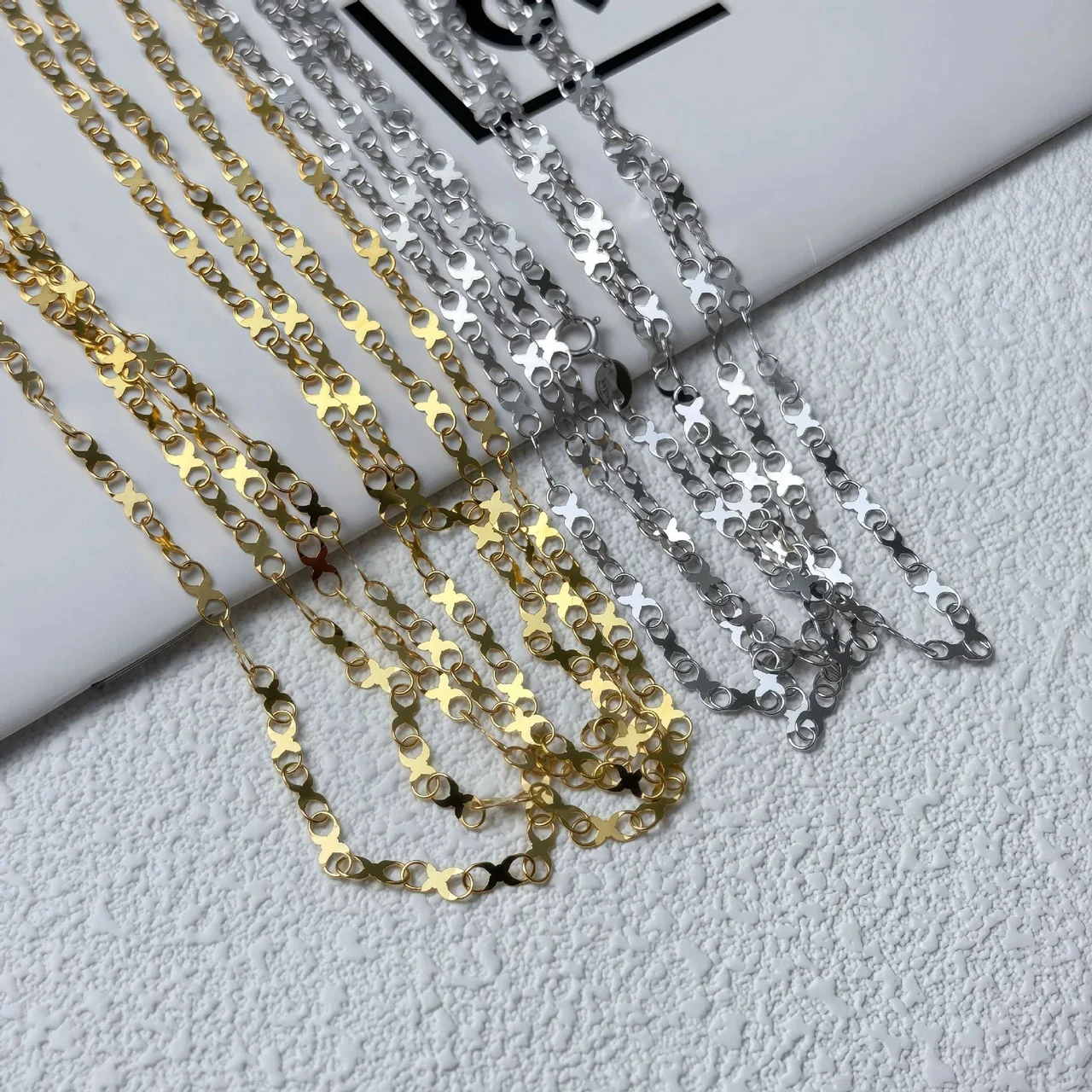 Delicate 925 Sterling Silver Figure-Eight Link Chain Necklace
