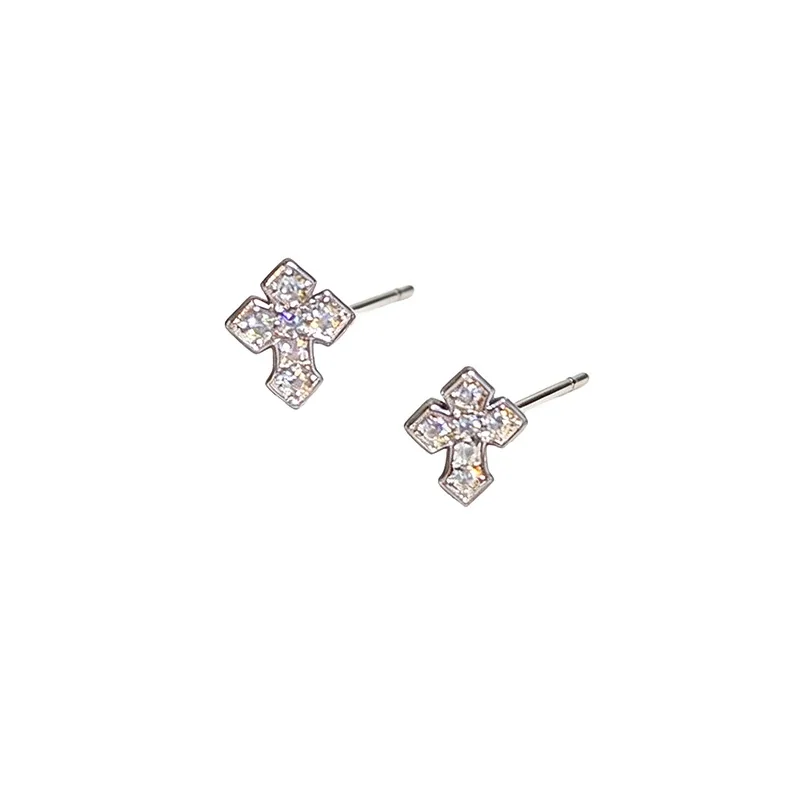 Radiant 925 Sterling Silver Prong-Set Cross Stud Earrings