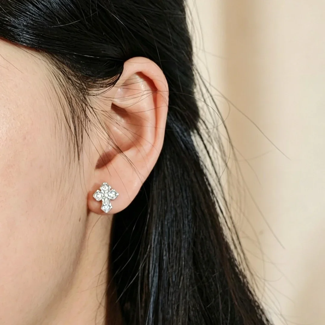 Radiant 925 Sterling Silver Prong-Set Cross Stud Earrings