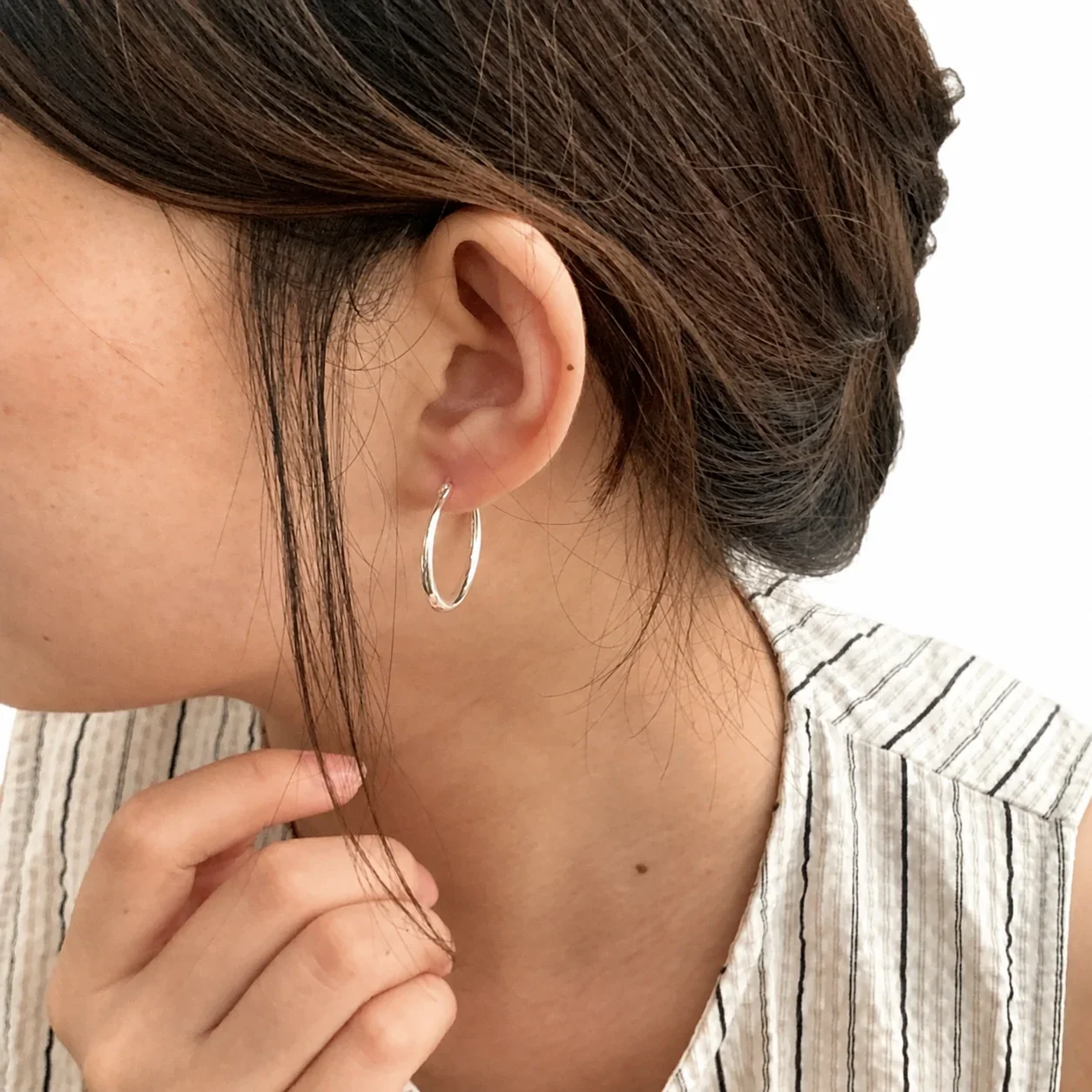 Minimalist Electroplated Round Tube 925 Sterling Silver Hoop Earrings