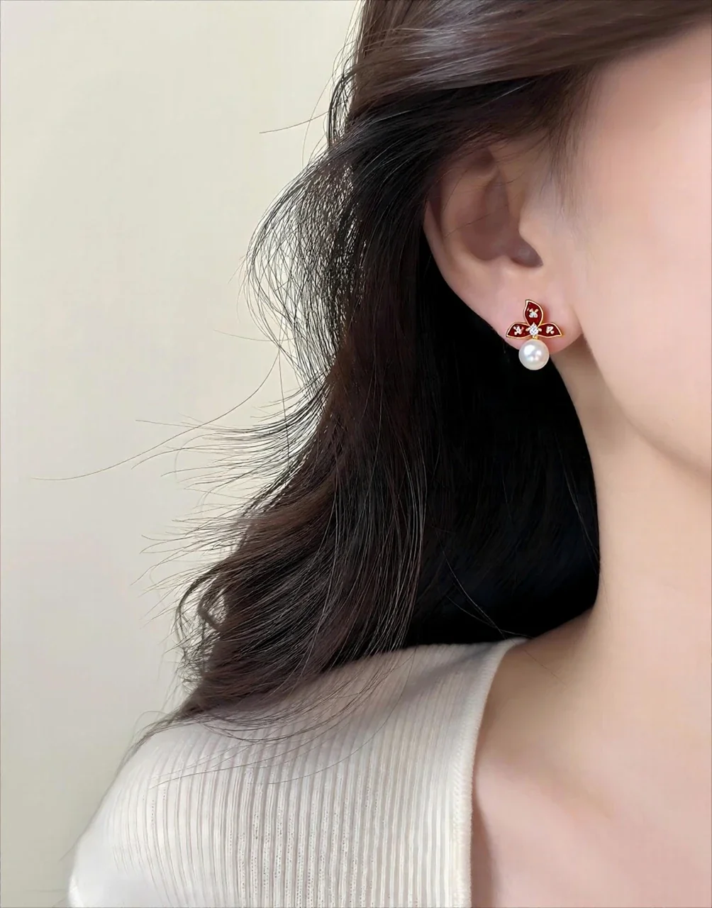 Red Enamel Motif Gold-Plated Freshwater Pearl Earrings - Leaf Enamel