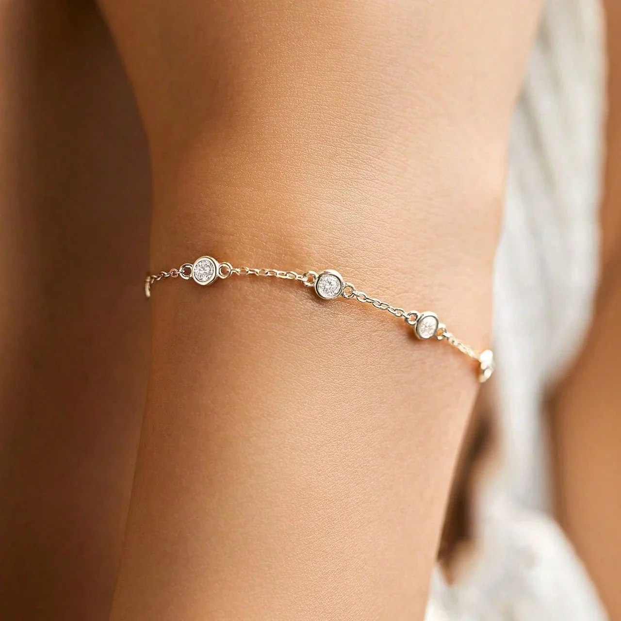 Delicate 925 sterling silver Bezel-Set Round Stone Bracelet