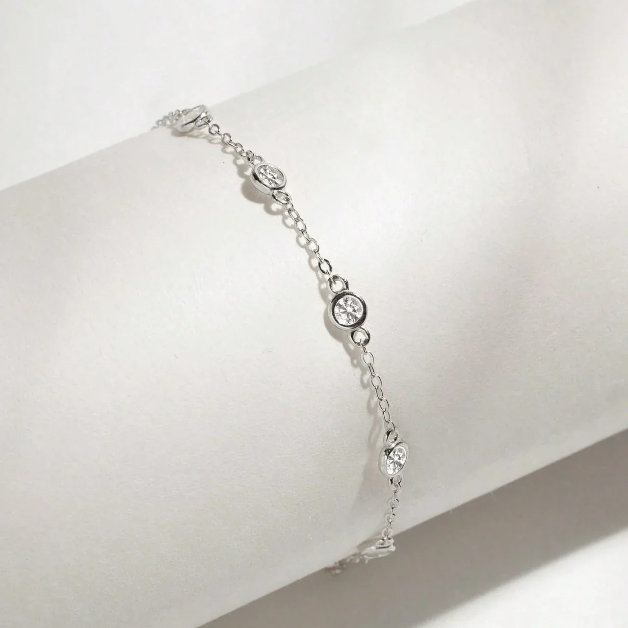 Delicate 925 sterling silver Bezel-Set Round Stone Bracelet
