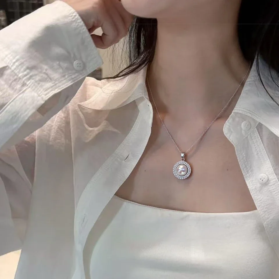Refined Silver-Plated Pavé Halo Button Pearl Pendant Necklace