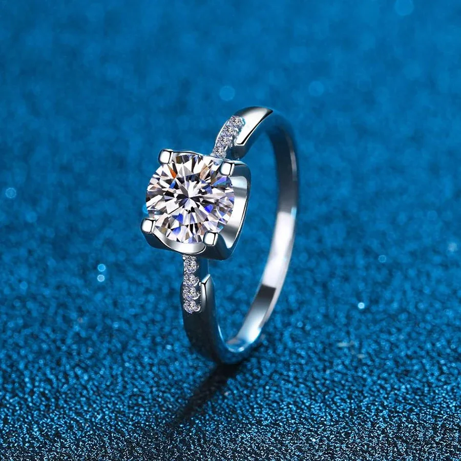 Refined Round Prong-Set Split-Shank 925 Silver Ring