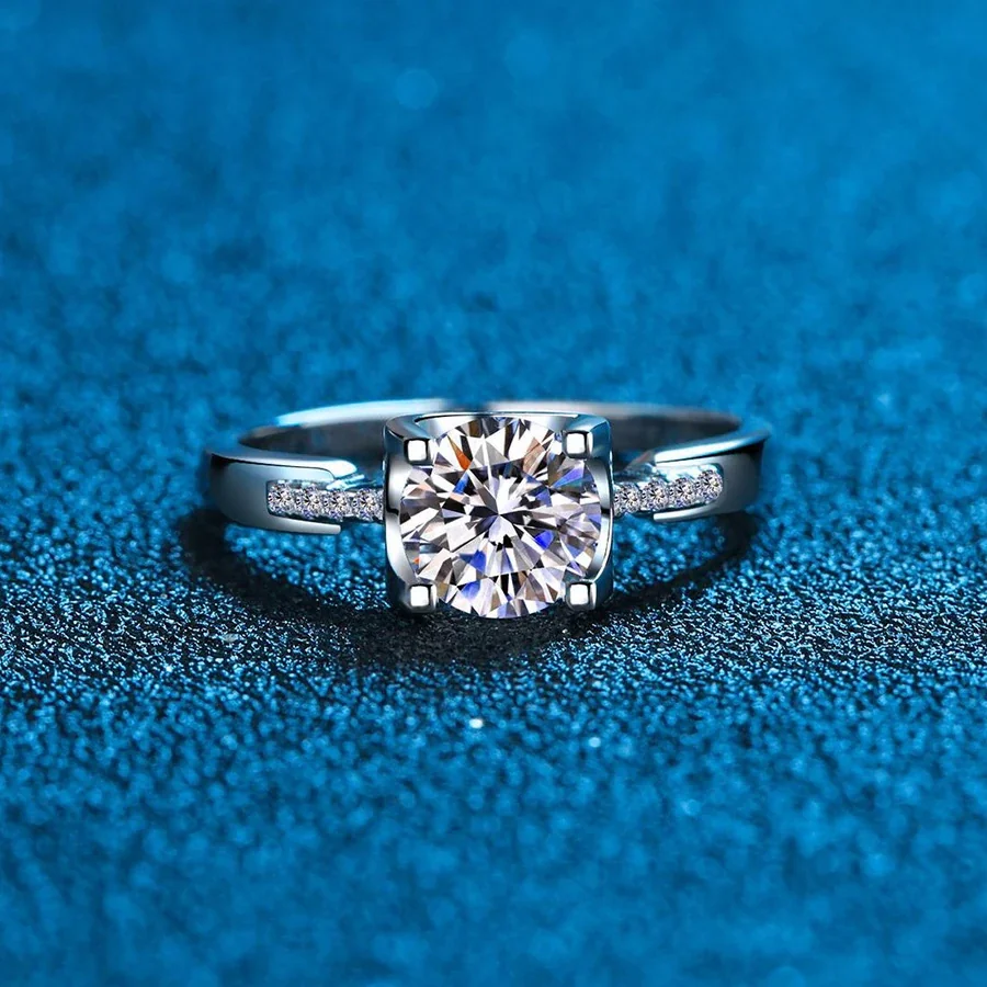Refined Round Prong-Set Split-Shank 925 Silver Ring