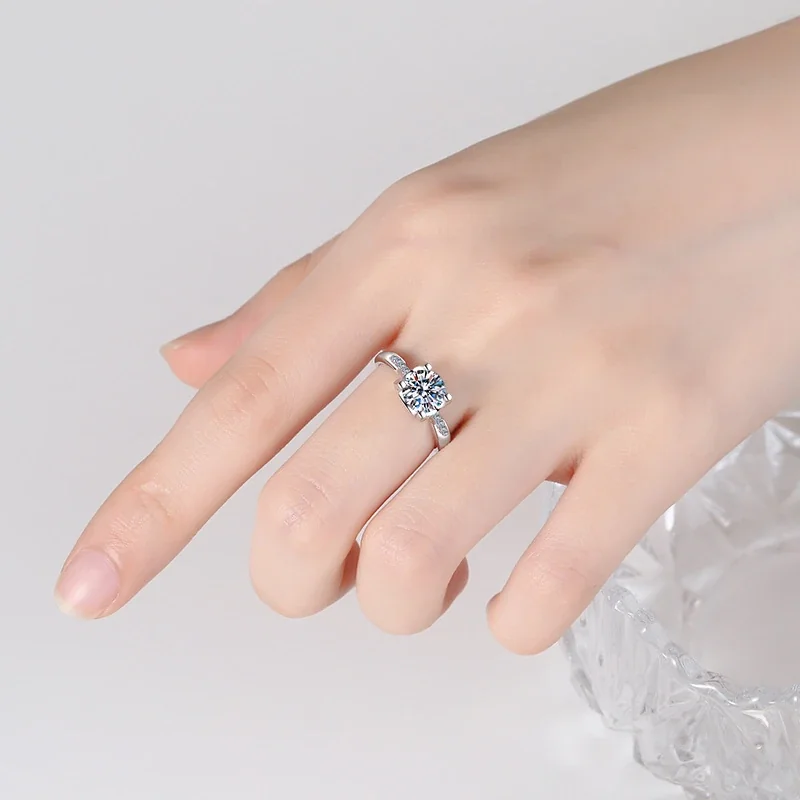 Refined Round Prong-Set Split-Shank 925 Silver Ring
