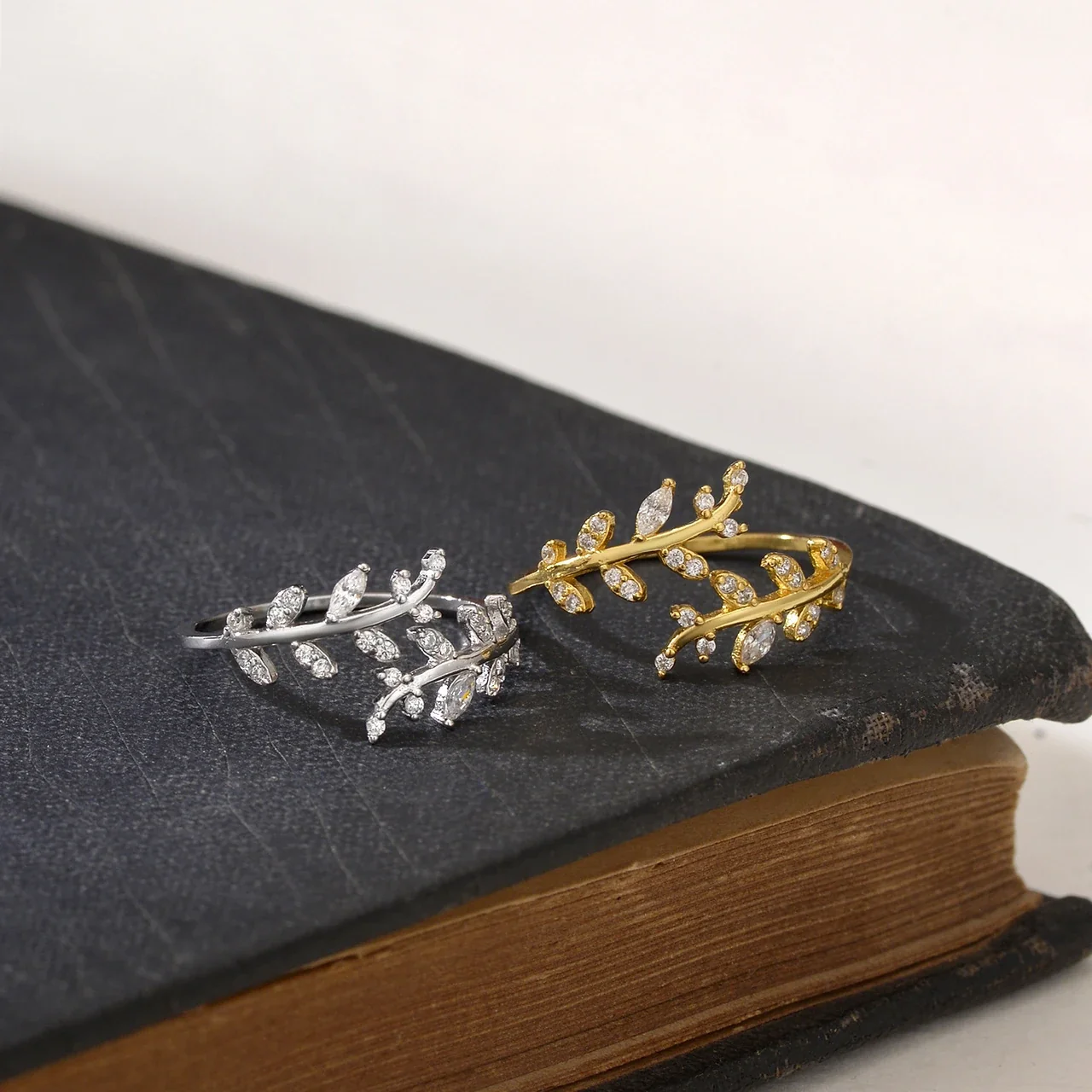 Botanical 925 Sterling Silver Open Leaf Crystal Ring