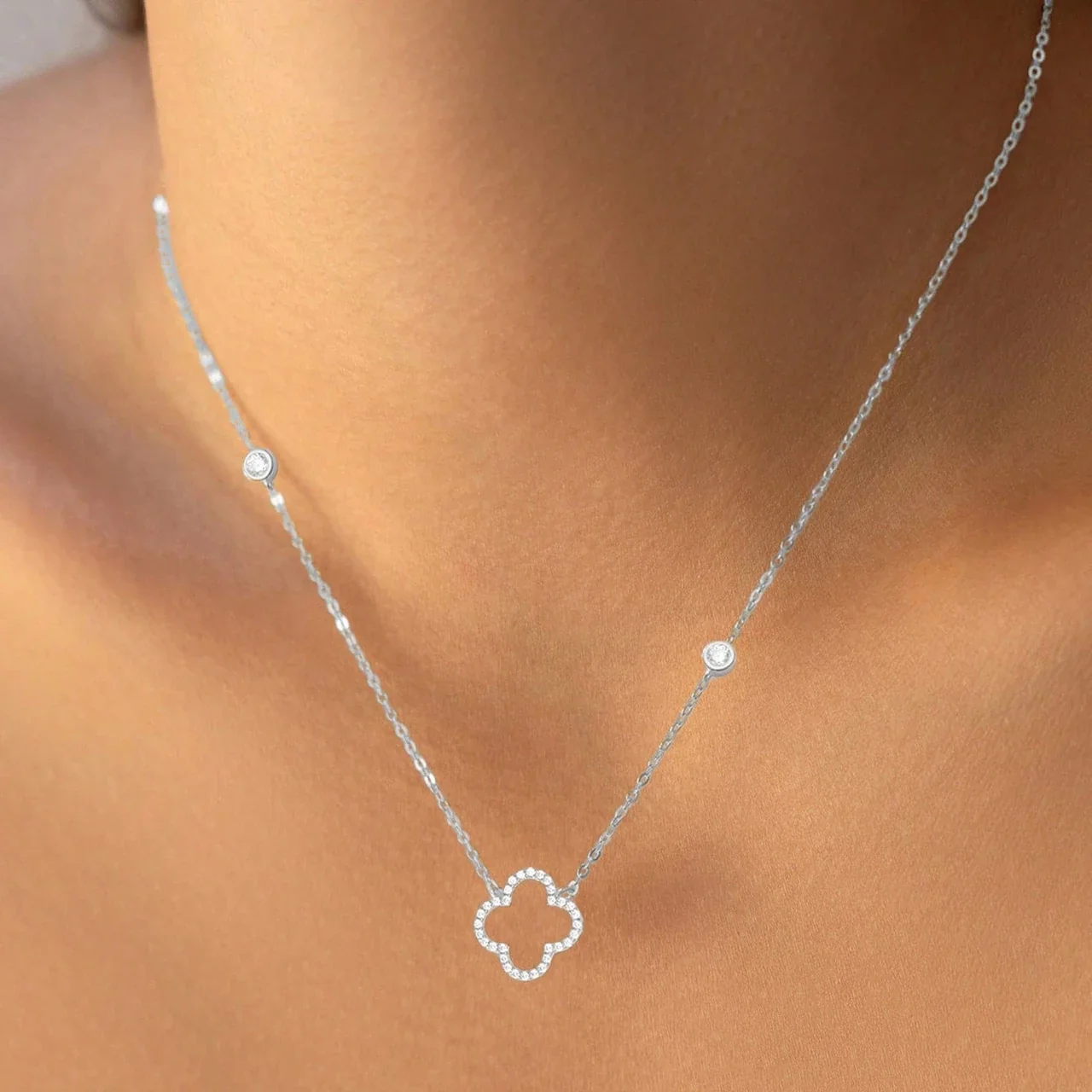 Delicate Clover Pavé 925 Sterling Silver Station Necklace - Silver