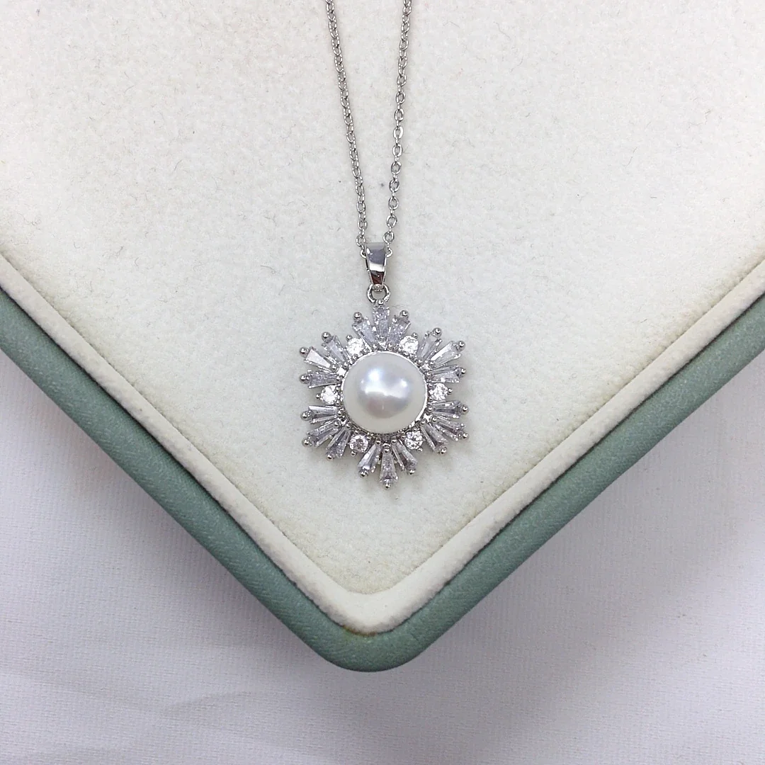 Radiant Gold-Plated Snowflake Baguette Pearl Pendant Necklace - Silver