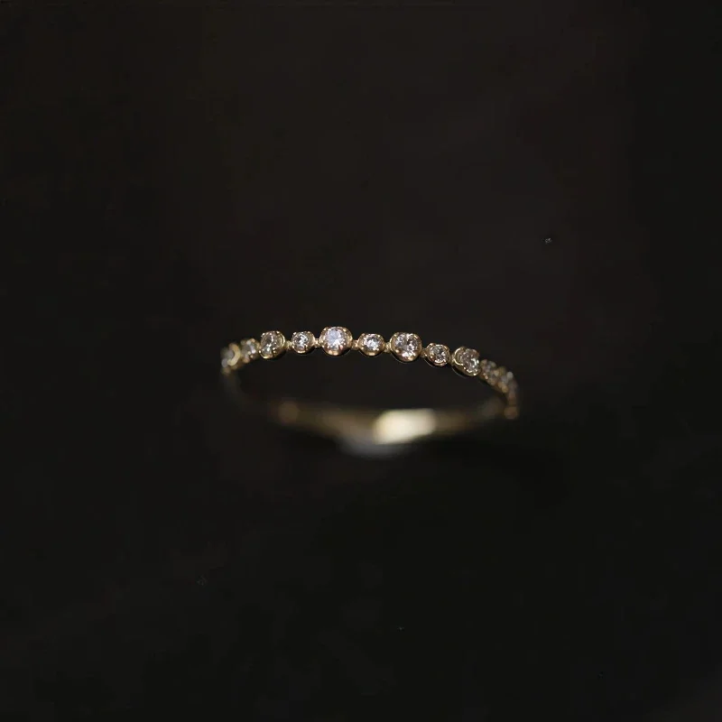 Delicate 18K Gold-Plated Graduated Round Bezel-Set Ring