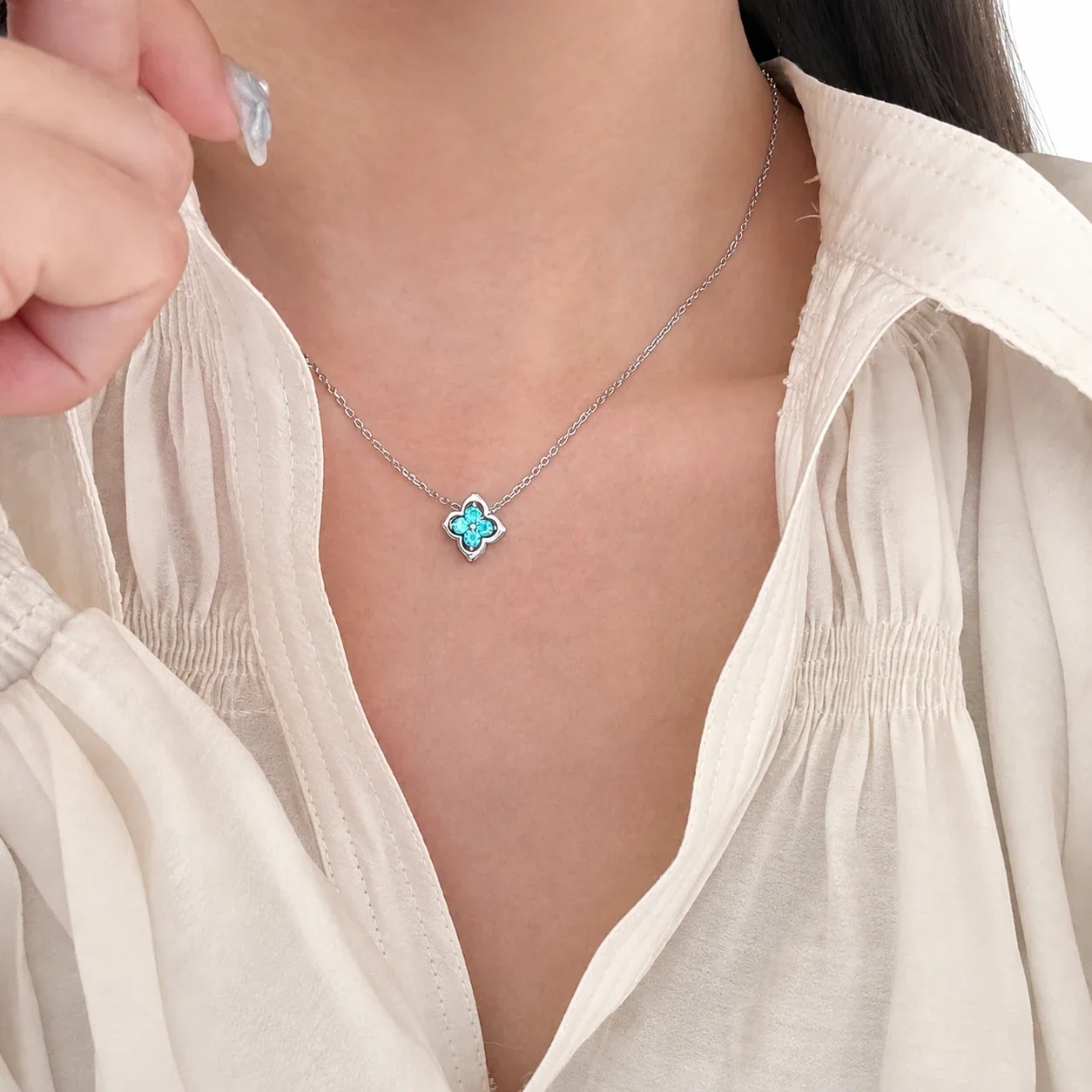 Dainty Silver-Plated Clover Frame Aqua Crystal Copper Necklace