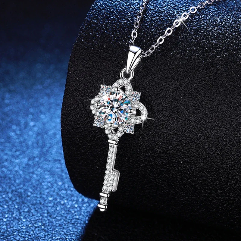 Ornate Key 925 Sterling Silver Clover Moissanite Necklace