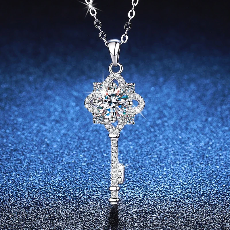 Ornate Key 925 Sterling Silver Clover Moissanite Necklace