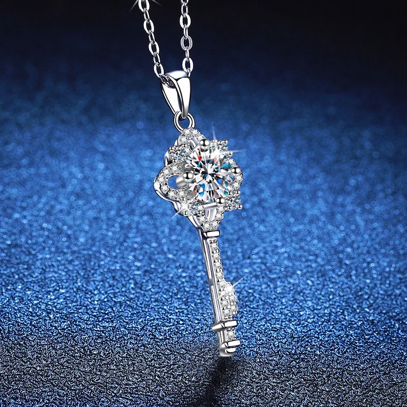 Ornate Key 925 Sterling Silver Clover Moissanite Necklace