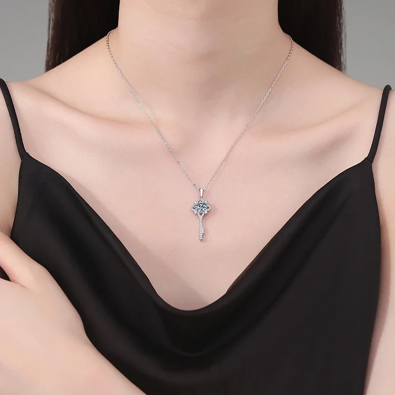 Ornate Key 925 Sterling Silver Clover Moissanite Necklace