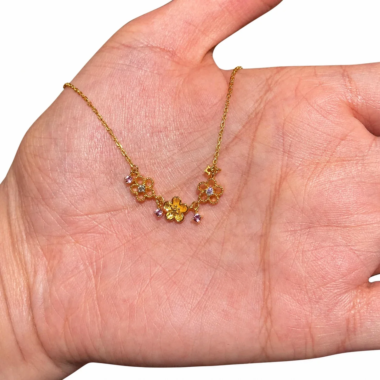 Delicate Gold-Plated Copper Three-Flower Crystal Necklace