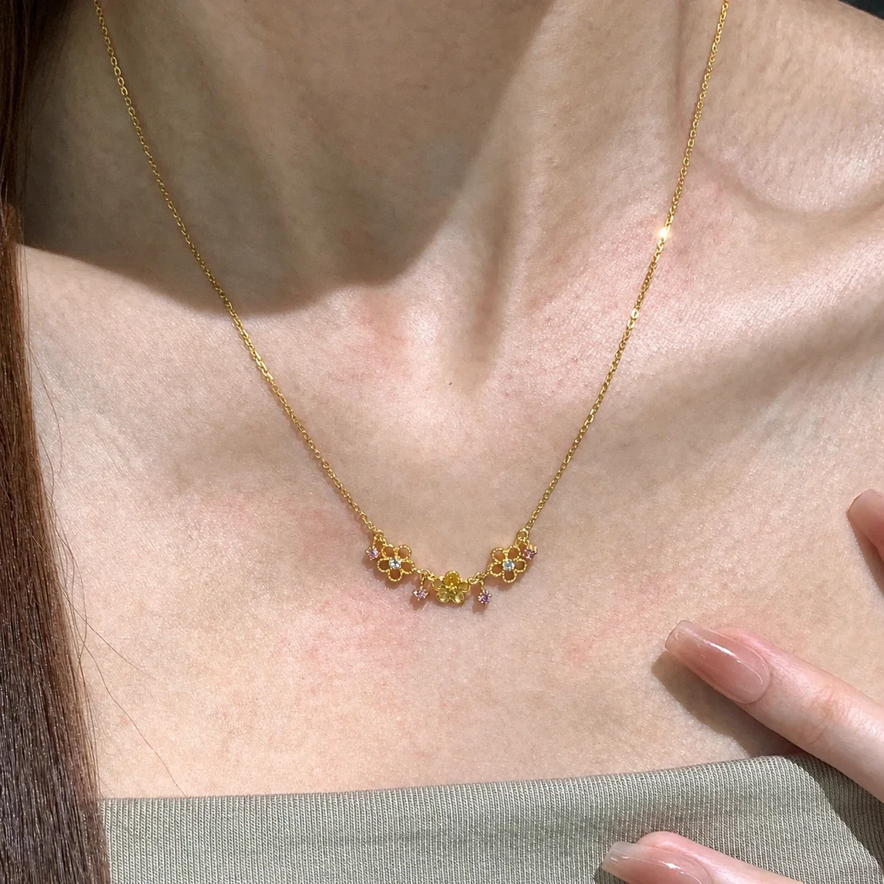 Delicate Gold-Plated Copper Three-Flower Crystal Necklace