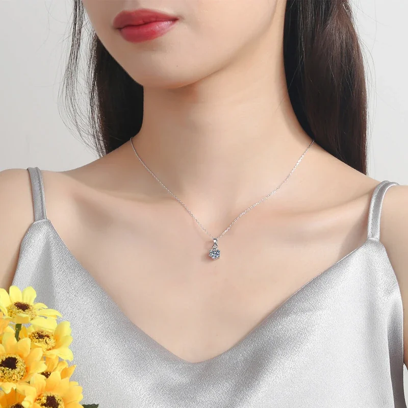 Delicate 925 Sterling Silver Six-Prong Round Pendant Necklace