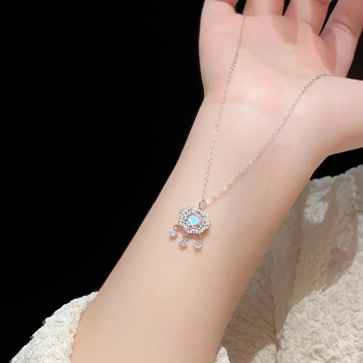 Ornate 925 Sterling Silver Lock Pendant Drop Necklace